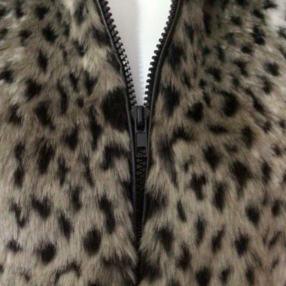 Jacket looks like a vest. Different and cute. - Picture 10 of 14